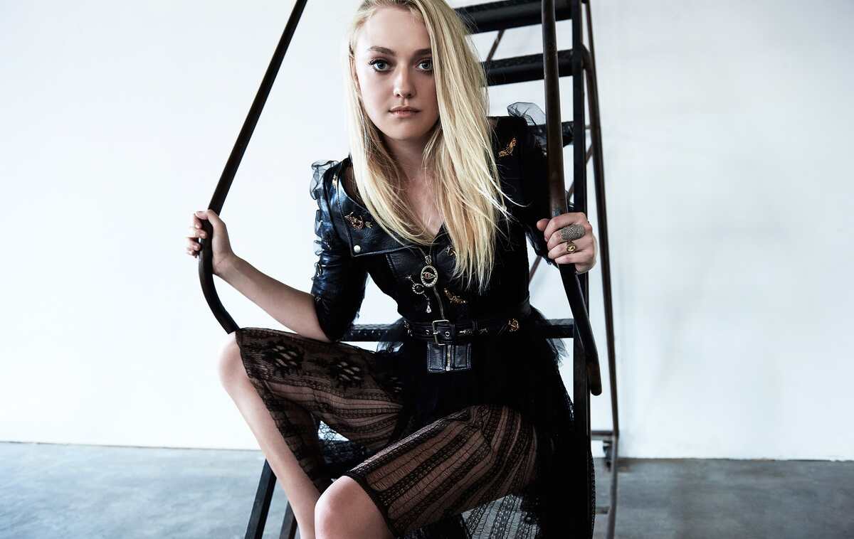 Dakota Fanning Feet Size