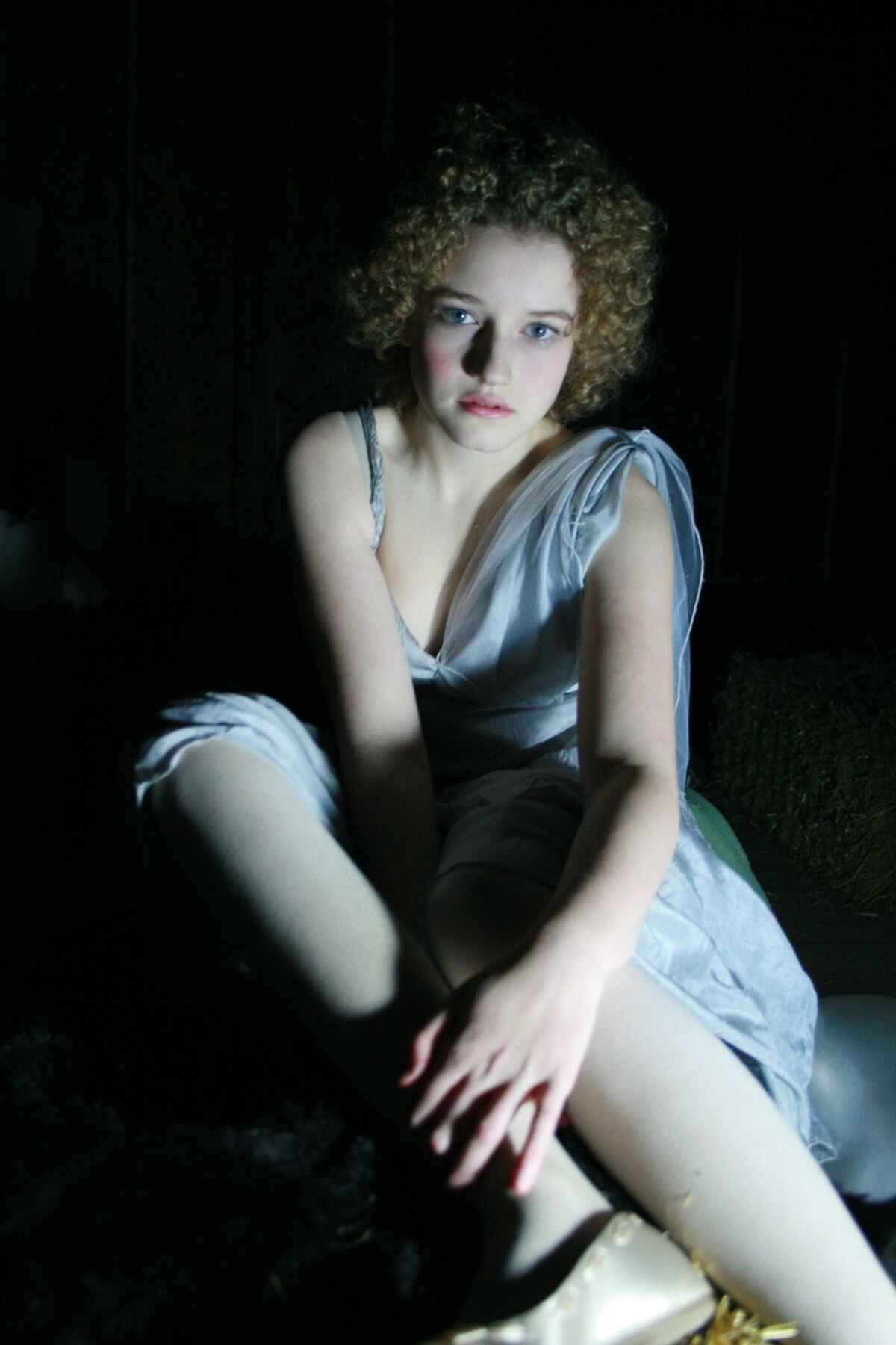 Julia Garner Feet